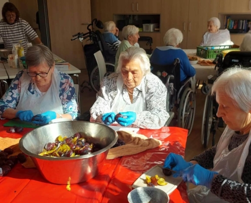 Gemeinsames Backen im Haus St. Maria Immaculata